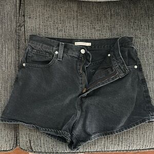 Levi’s high waisted mom shorts size 31.